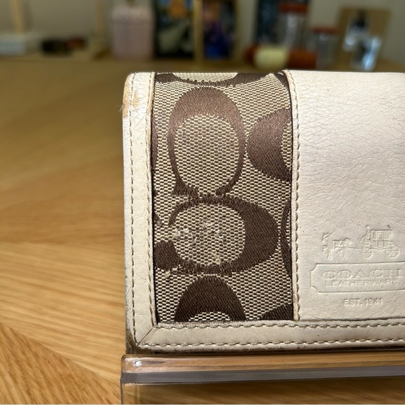 Coach Signature Canvas Trifold Wallet - Picture 4 of 12